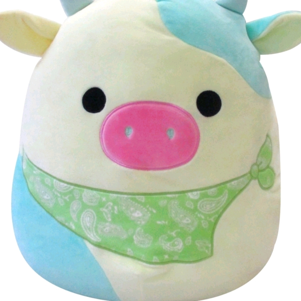 16" Cow squshmallow 💙
